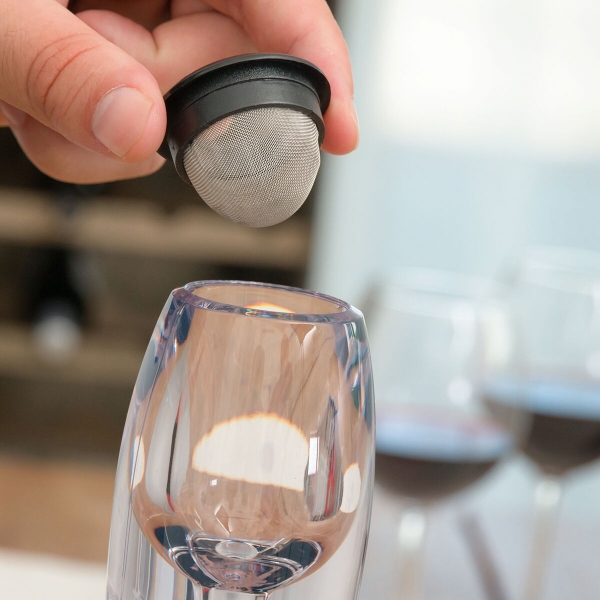 Decantor smart pentru vin, InnovaGoods, cu filtru antidepuneri sau resturi de pluta, capacitate nelimitata